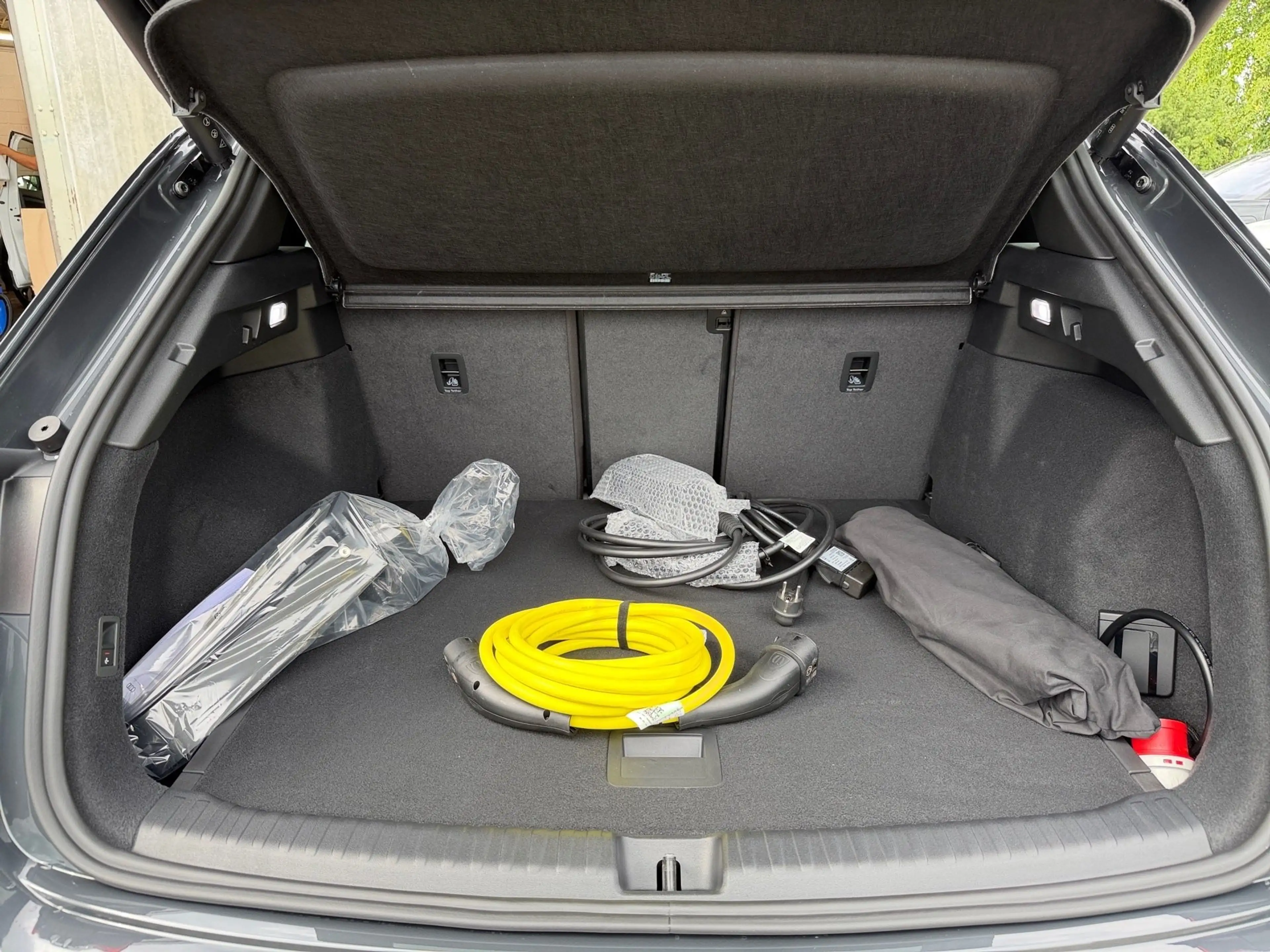 Audi Q4 e-tron Q4 SUV e-tron performance HeadUp AHK Navi LED — photo 15