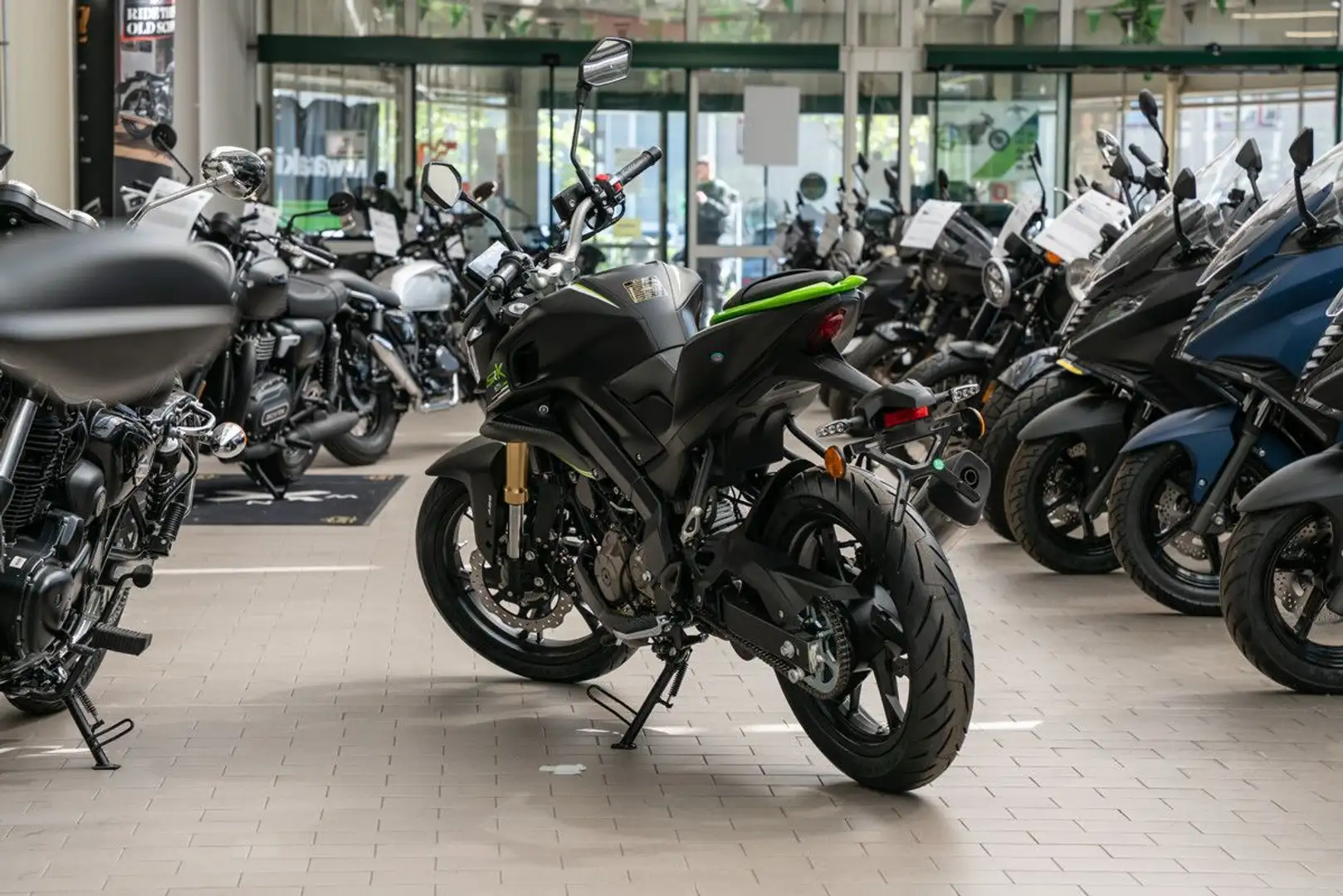 QJ Motor SRK 125 S ABS, sofort lieferbar, Lieferservice Negro - 2