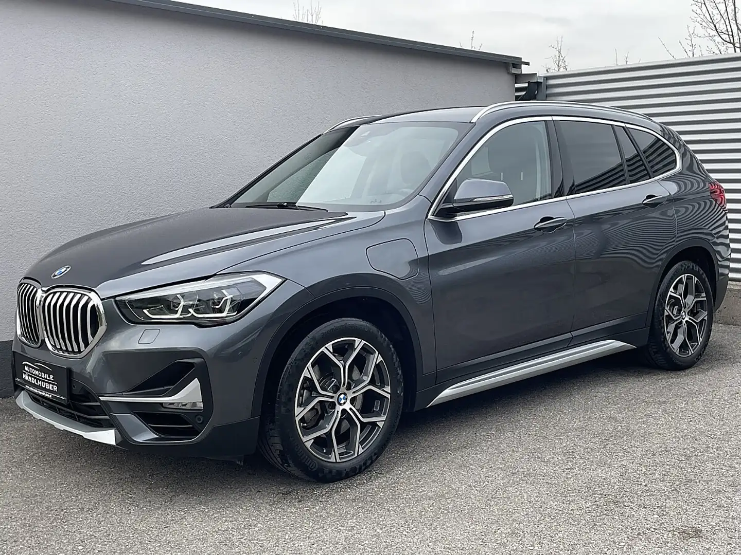 BMW X1 xDrive25e PHEV Aut.X-LINE/TEILLEDER/AHK/KOMFORT... Grau - 1
