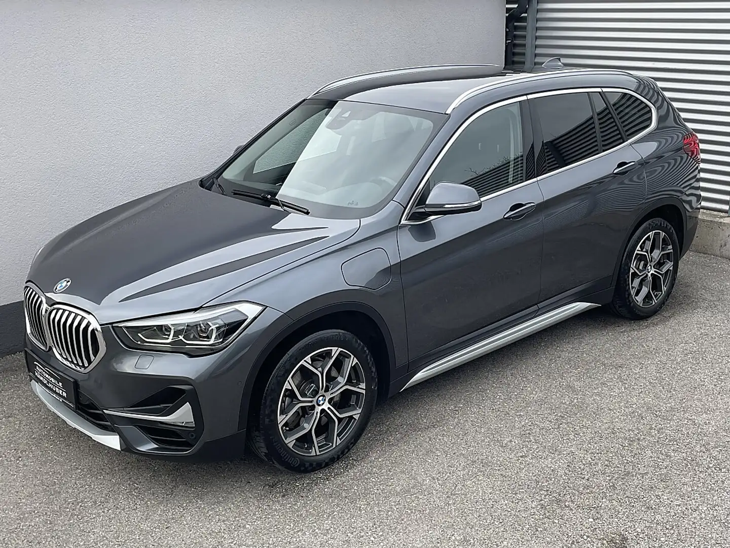 BMW X1 xDrive25e PHEV Aut.X-LINE/TEILLEDER/AHK/KOMFORT... Grau - 2