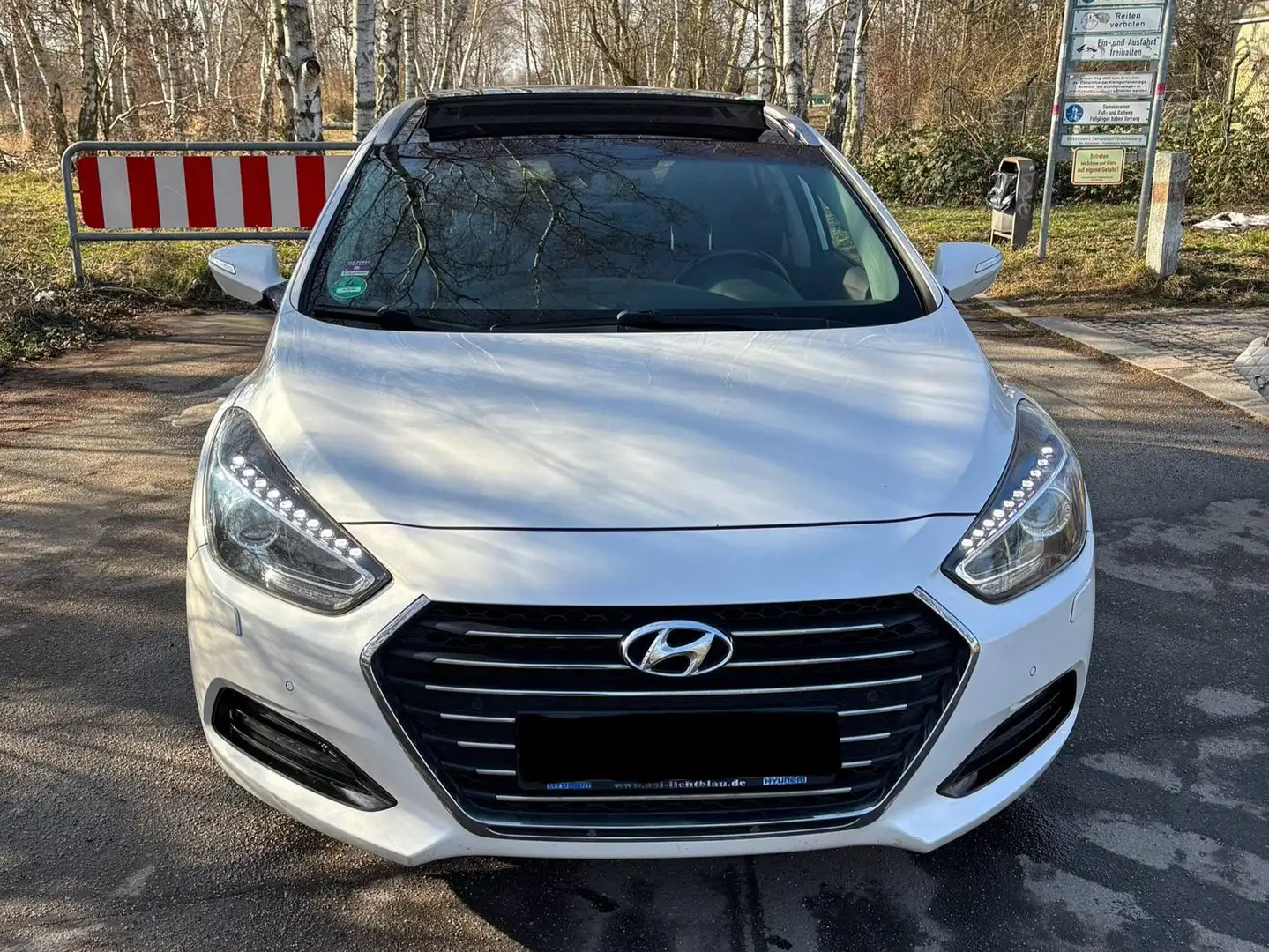 Hyundai i40 i40cw+Diesel+Kombi+blue+1.7+CRDi+Premium Weiß - 1