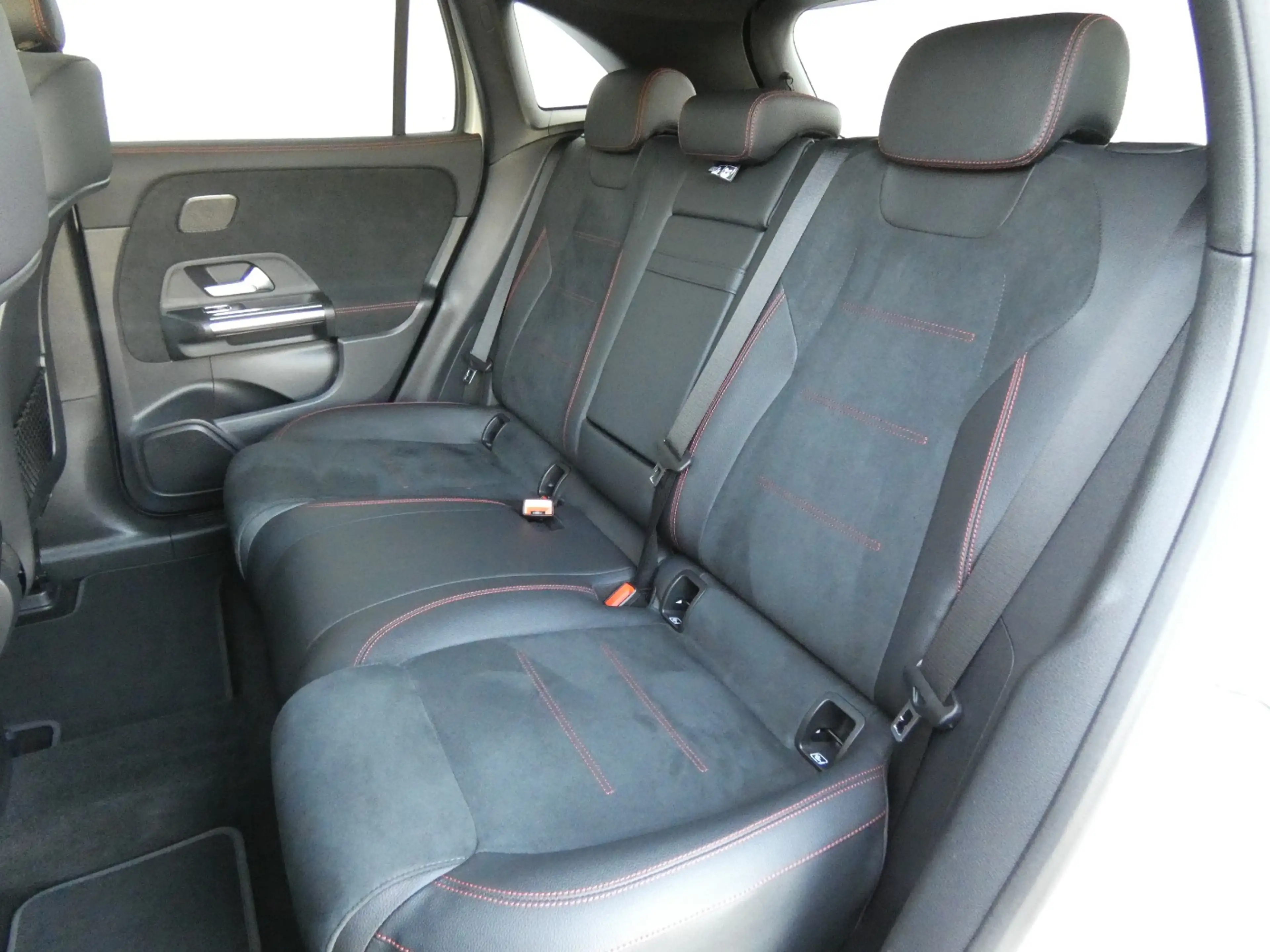 Mercedes-Benz EQA 250 66,5 kWh AMG AMG+MBUX+Night+Ambiente+AHK — photo 14