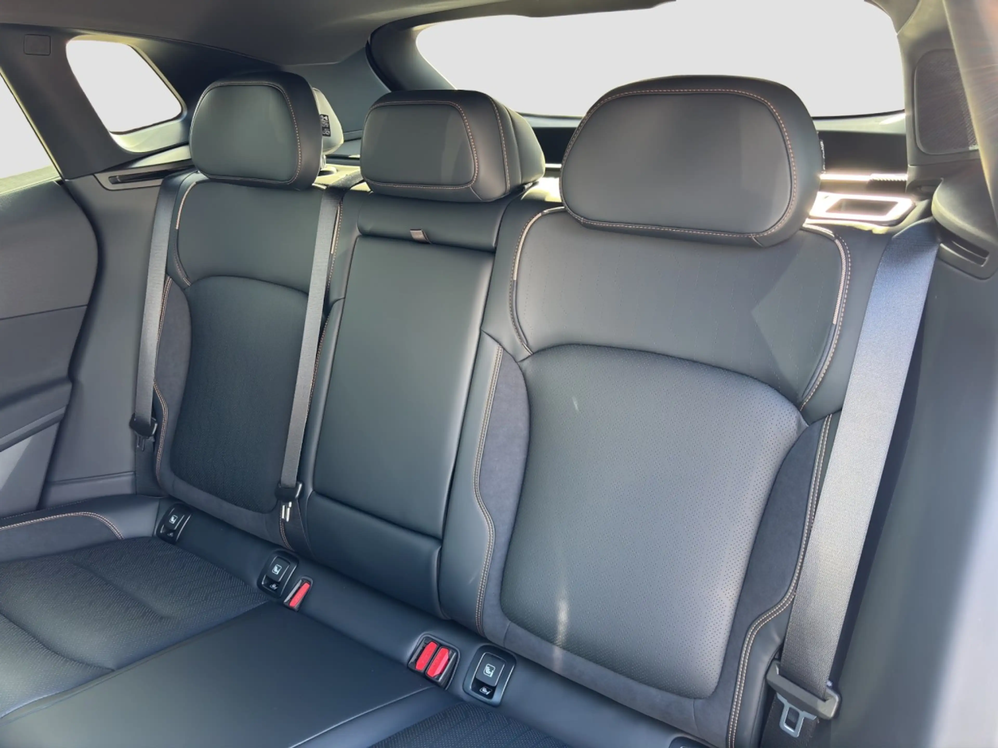 Lynk & Co 08 More Plug-In Hybrid / Pano / Matrix / 360Grad — photo 14