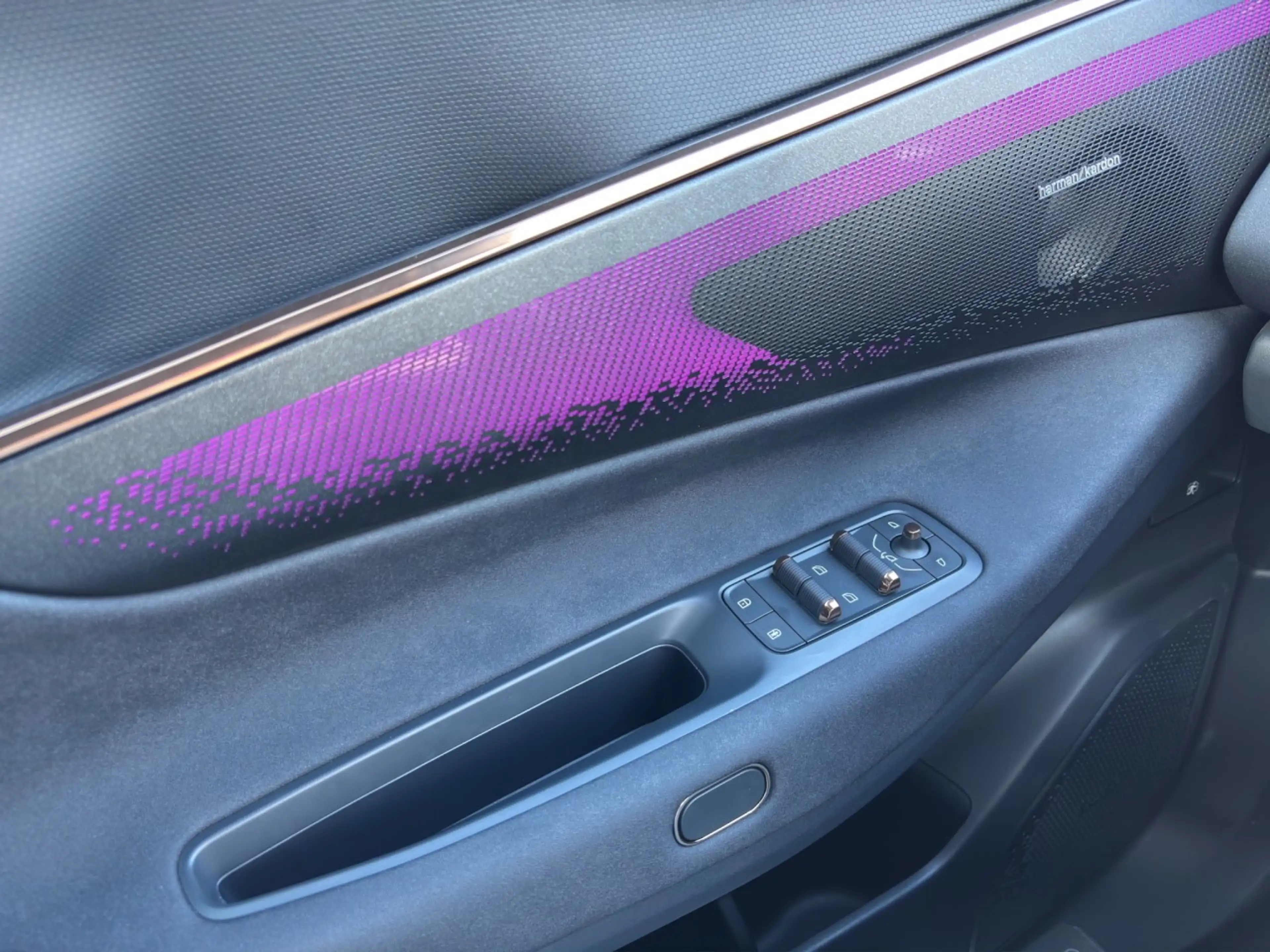 Lynk & Co 08 More Plug-In Hybrid / Pano / Matrix / 360Grad — photo 12