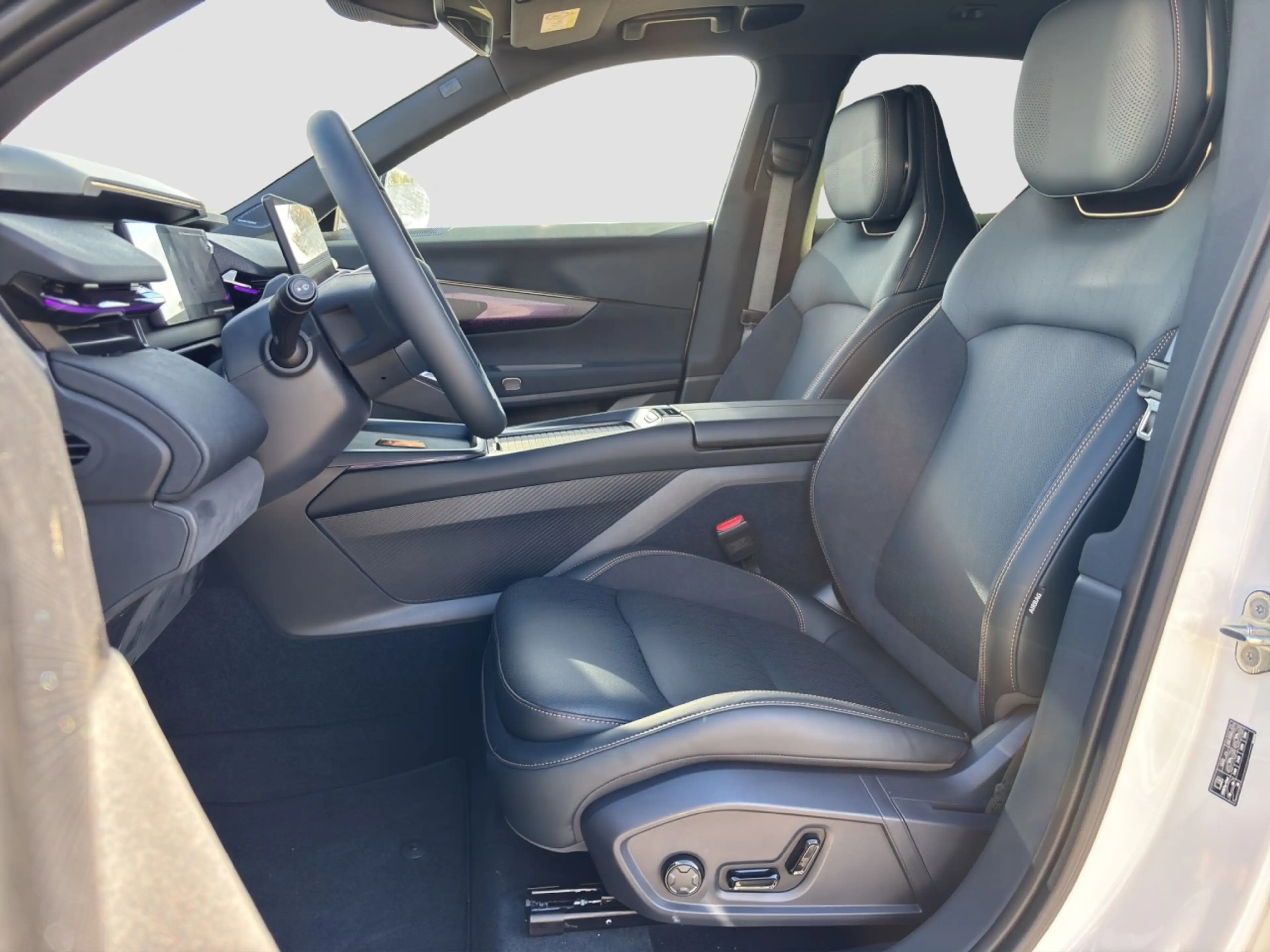 Lynk & Co 08 More Plug-In Hybrid / Pano / Matrix / 360Grad — photo 13