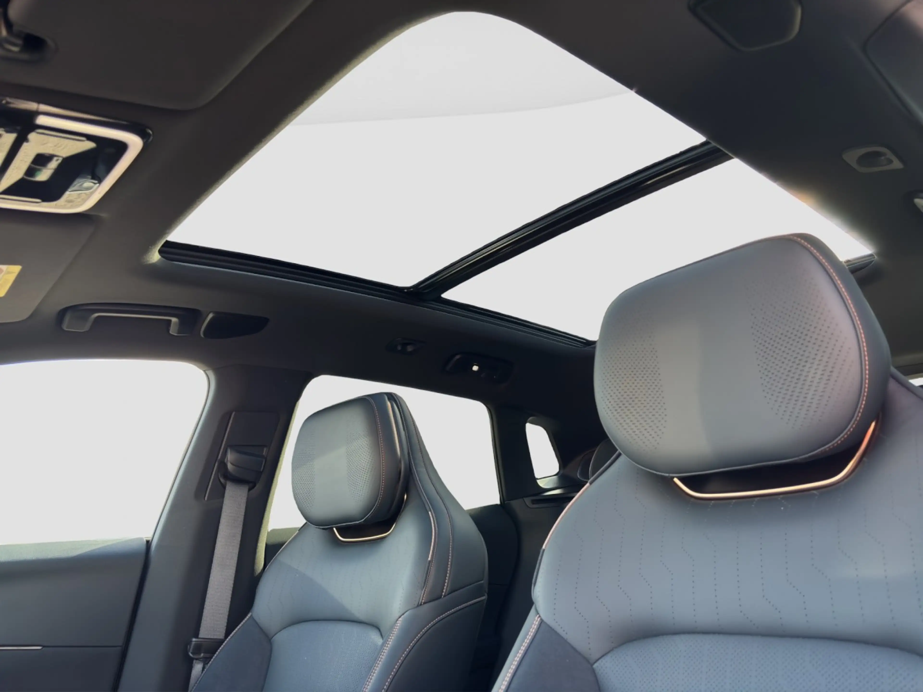 Lynk & Co 08 More Plug-In Hybrid / Pano / Matrix / 360Grad — photo 15