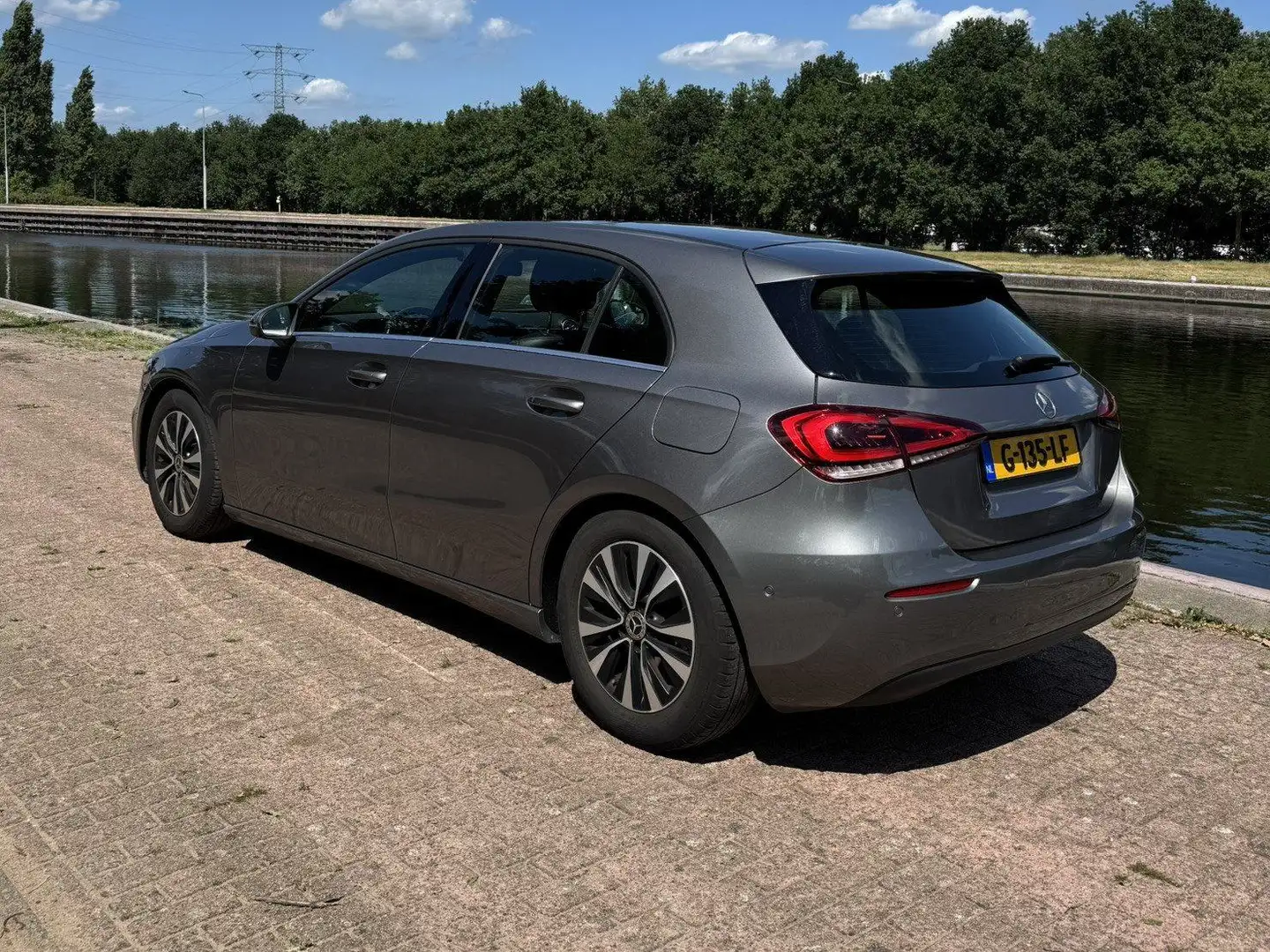 Mercedes-Benz A 180 | PANO | Ambient Lighting | MBUX | Stoelverwarming Grijs - 2