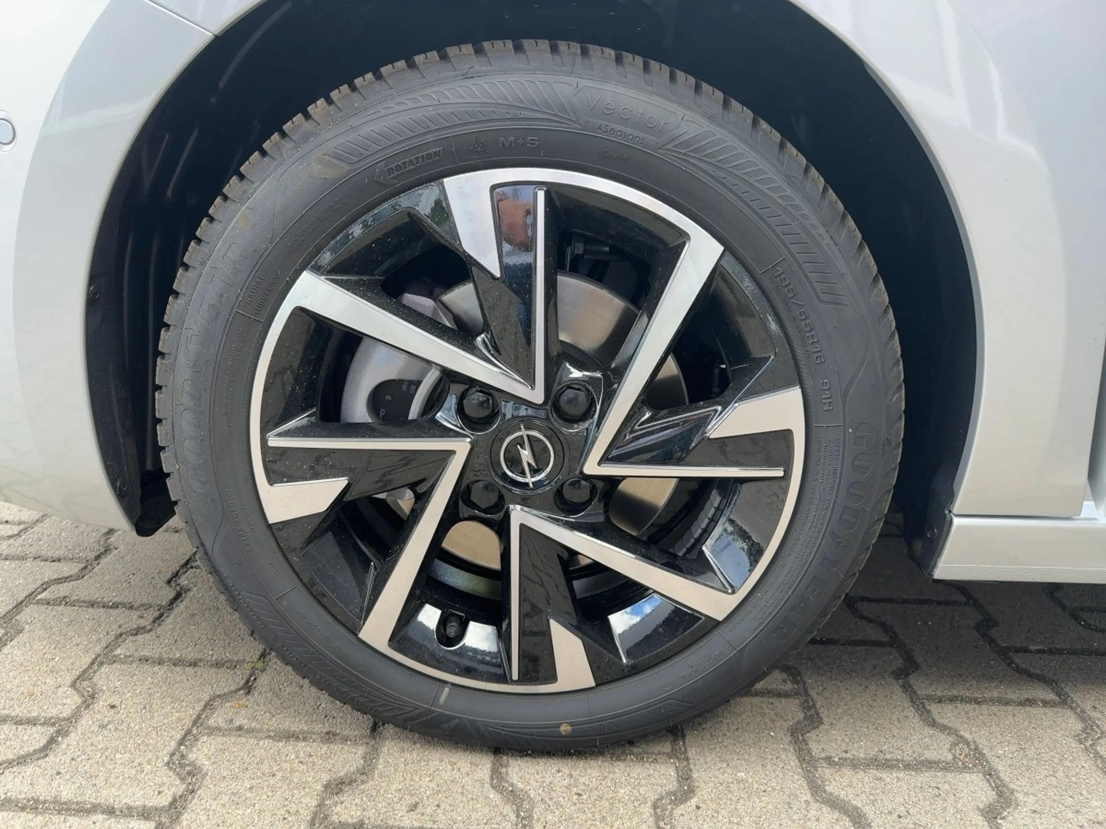 Opel Corsa Edition. 1.2 ALLWETTER+LHZ+SHZ ACC CAM LED — photo 12
