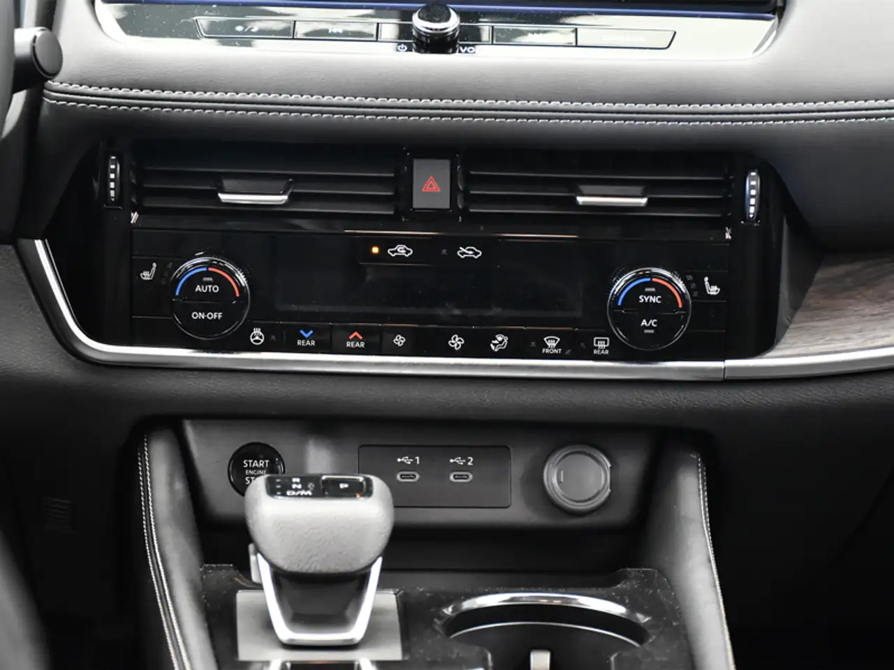 Nissan Rogue fotografie Nissan Rogue