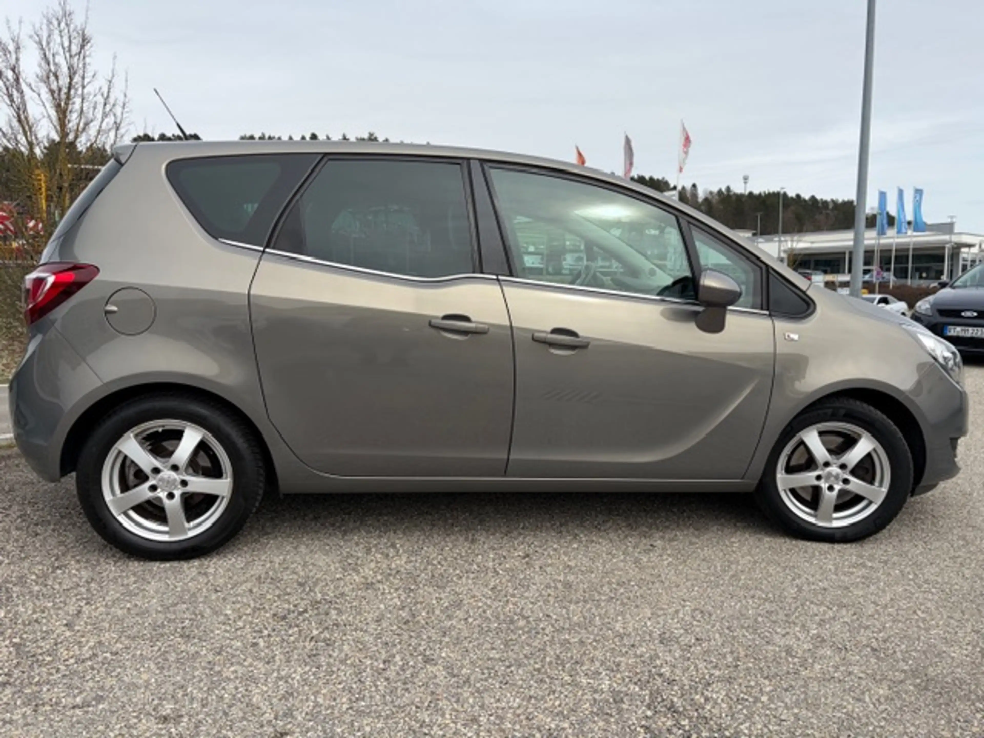 Opel Meriva 1.4 Innovation-Klima-Navi-Parksensoren— — photo 5