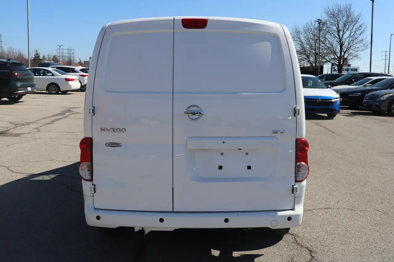 Nissan NV200 снимка Nissan NV200