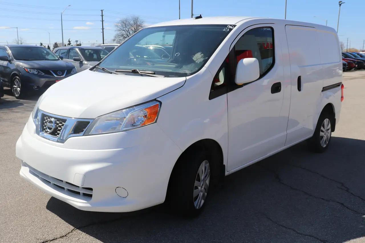 Nissan NV200 снимка Nissan NV200