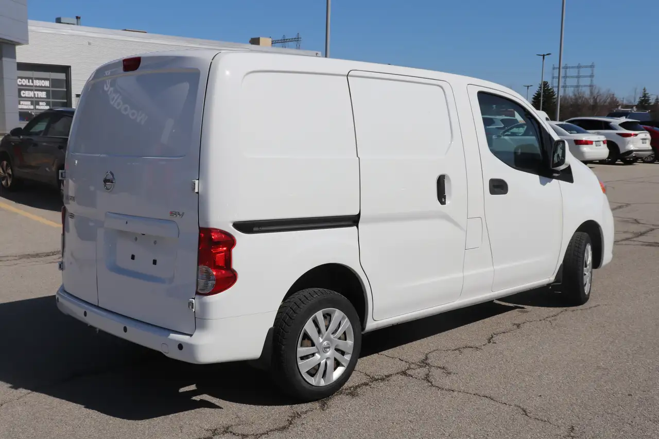 Nissan NV200 снимка Nissan NV200