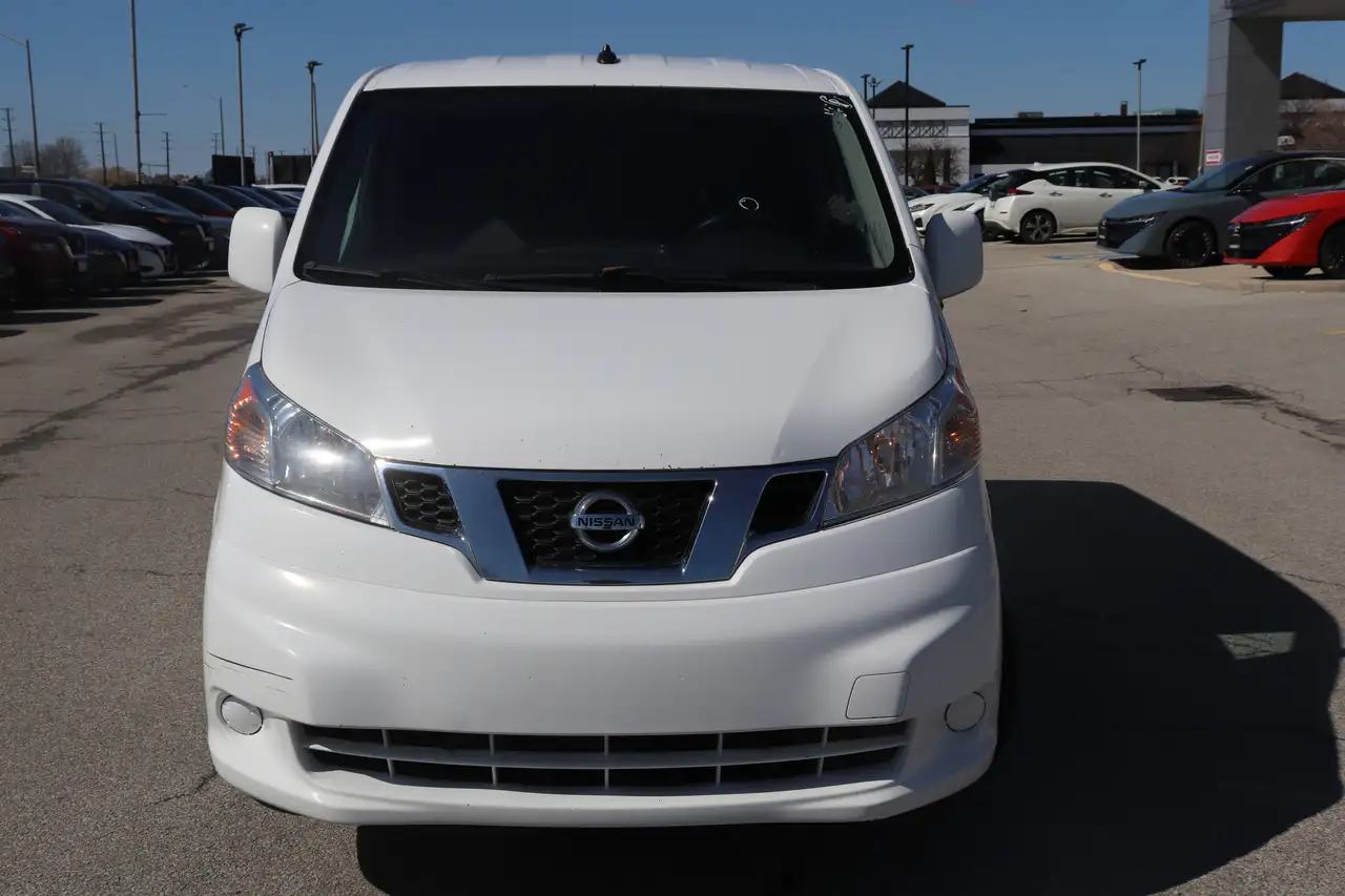 Nissan NV200 снимка Nissan NV200