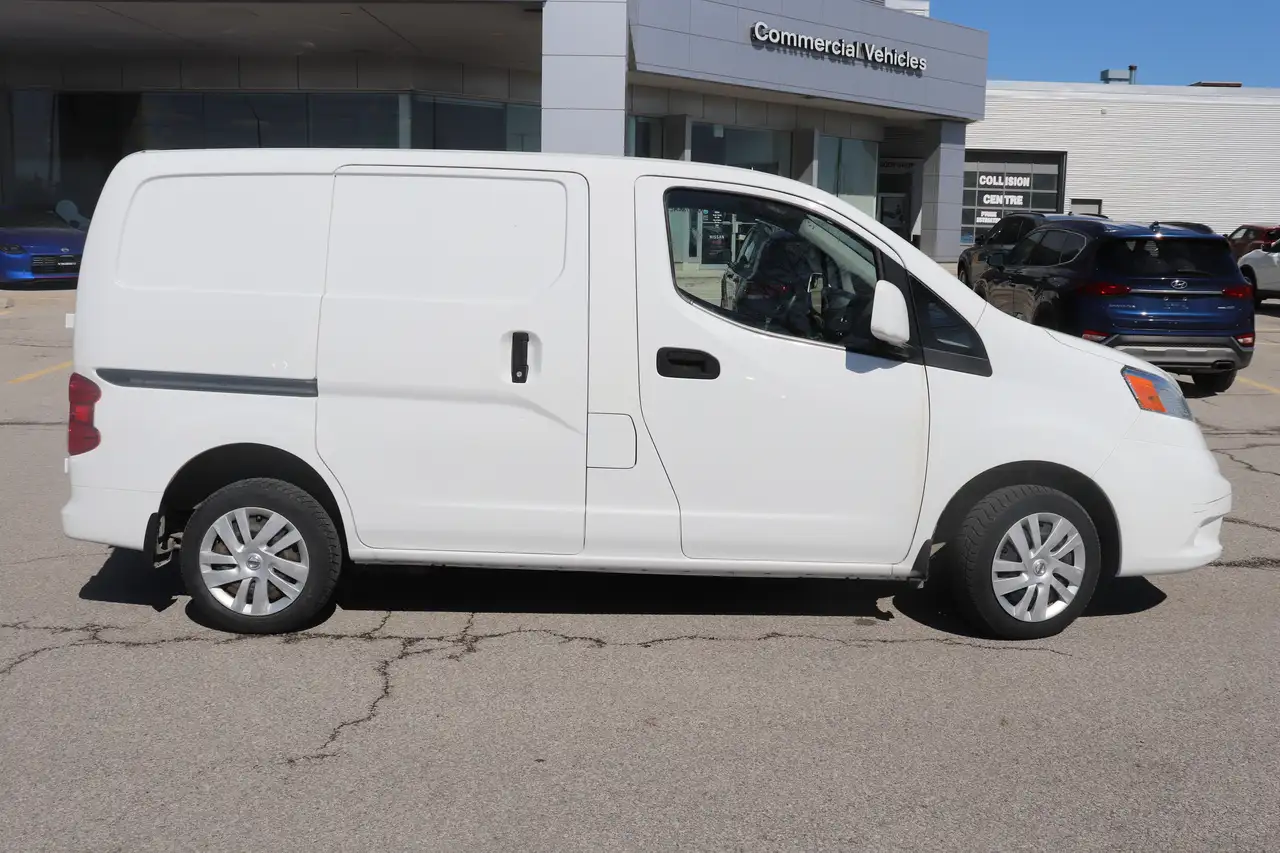 Nissan NV200 снимка Nissan NV200