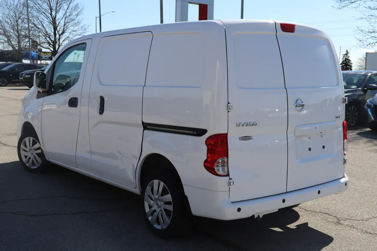 Nissan NV200 снимка Nissan NV200