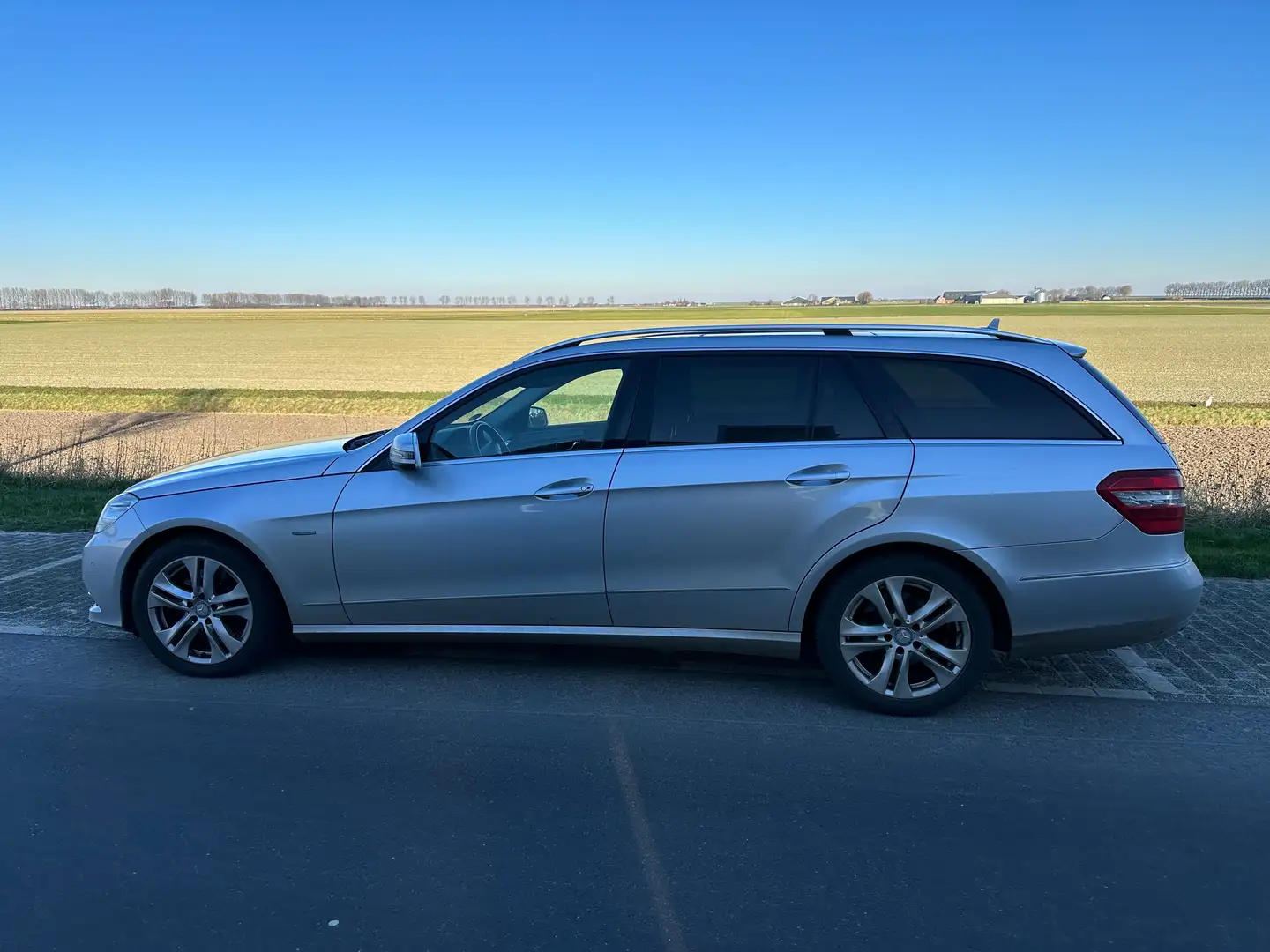 Mercedes-Benz E 220 CDI DPF BlueEFFICIENCY 7G-TRONIC Avantgarde Argent - 1
