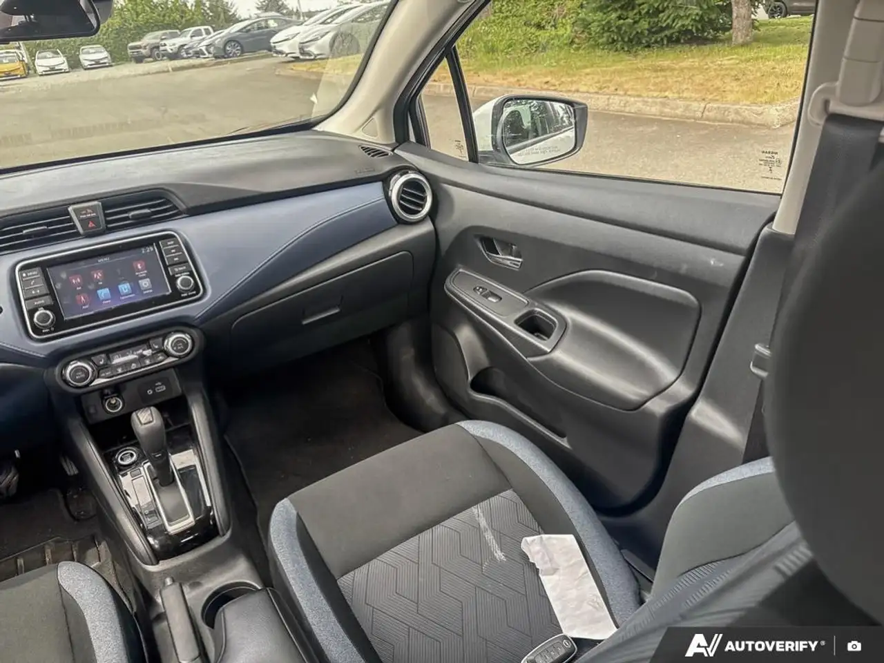 Nissan Versa снимка Nissan Versa