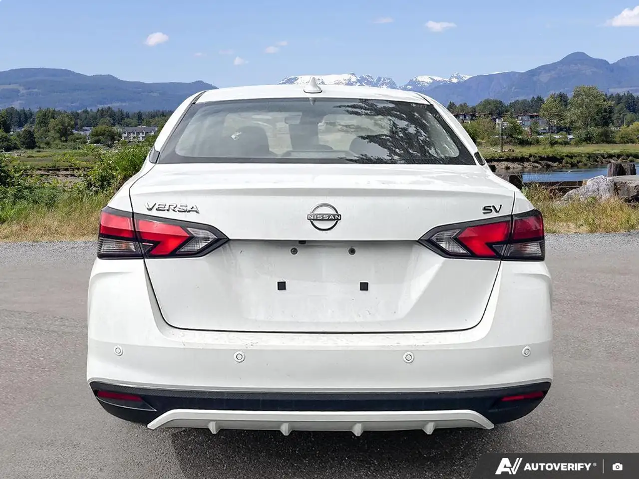 Nissan Versa снимка Nissan Versa