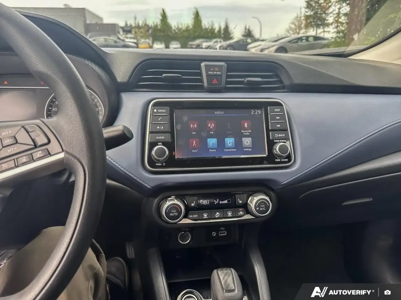 Nissan Versa снимка Nissan Versa