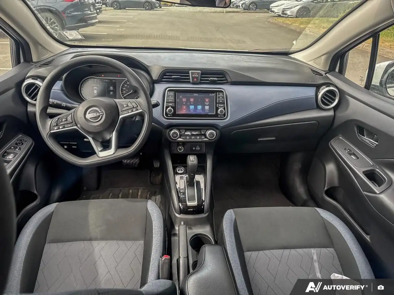 Nissan Versa снимка Nissan Versa