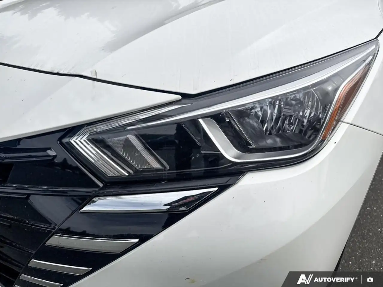 Nissan Versa снимка Nissan Versa