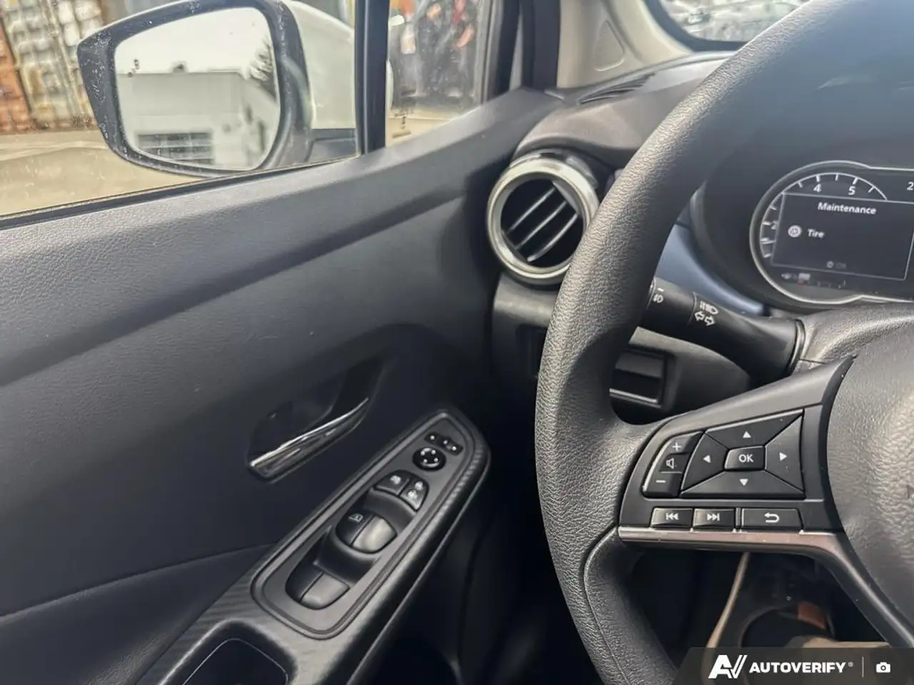 Nissan Versa снимка Nissan Versa