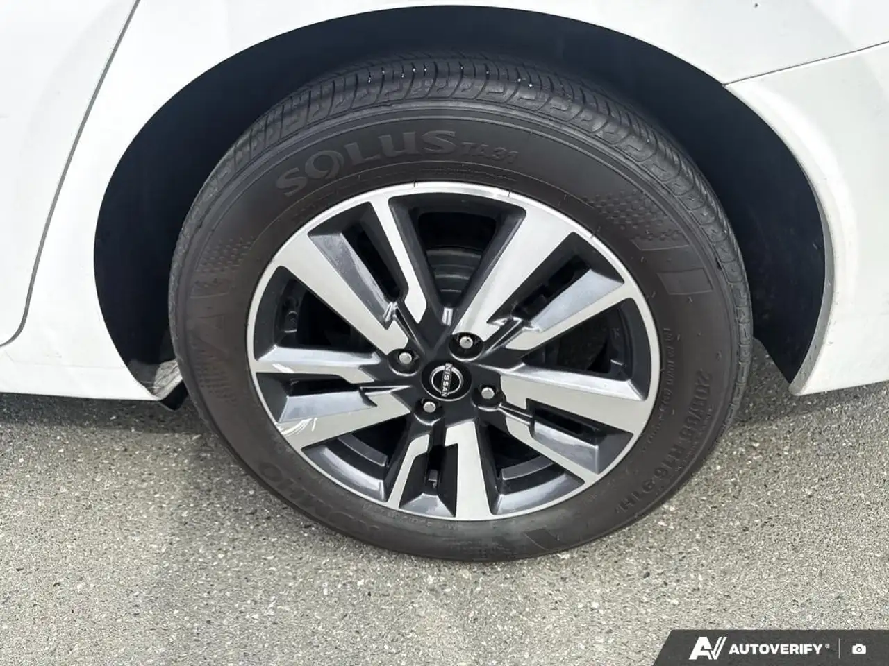 Nissan Versa снимка Nissan Versa