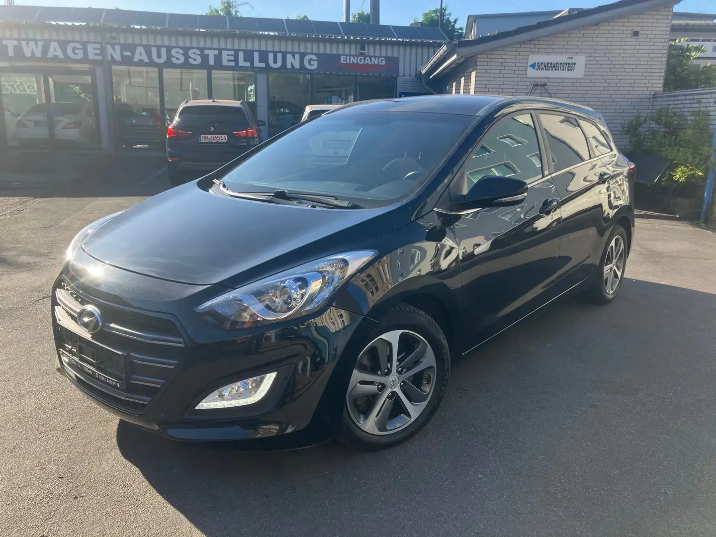 Hyundai i30 blue Kombi 1.6 CRDi DCT Passion 1.Hand, Euro 6, Noir - 1