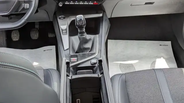 Peugeot 308 view 8