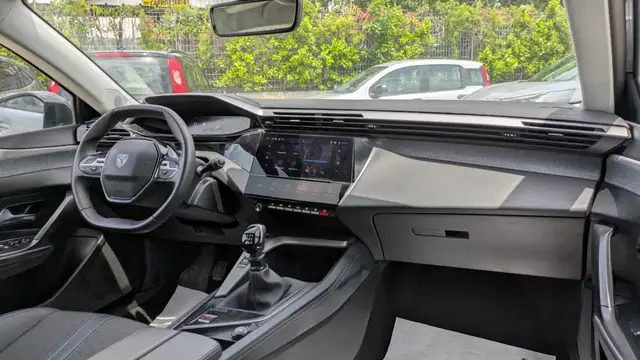 Peugeot 308 view 7