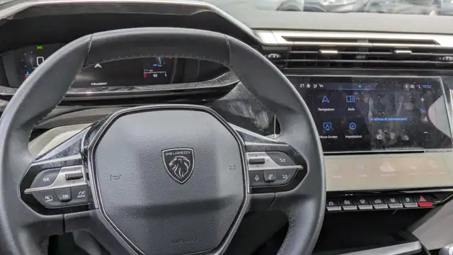 Peugeot 308 view 9