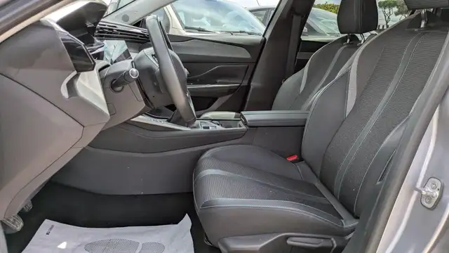 Peugeot 308 view 11