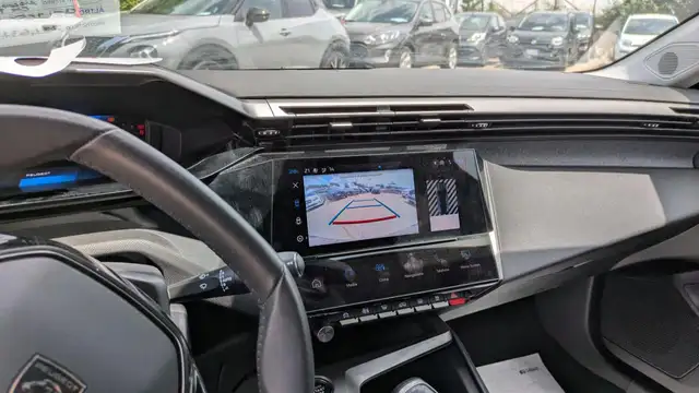 Peugeot 308 view 10