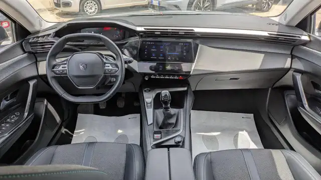 Peugeot 308 view 6