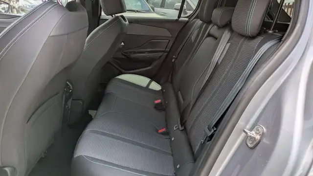 Peugeot 308 view 13