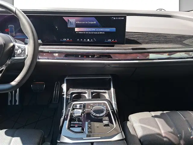 BMW 750 e xDrive (G70) Ansicht 9