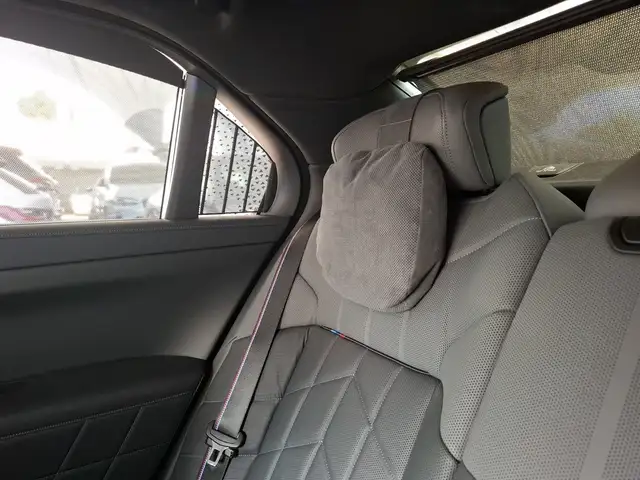 BMW 750 e xDrive (G70) Ansicht 17