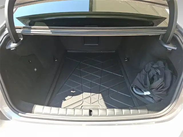 BMW 750 e xDrive (G70) Ansicht 19