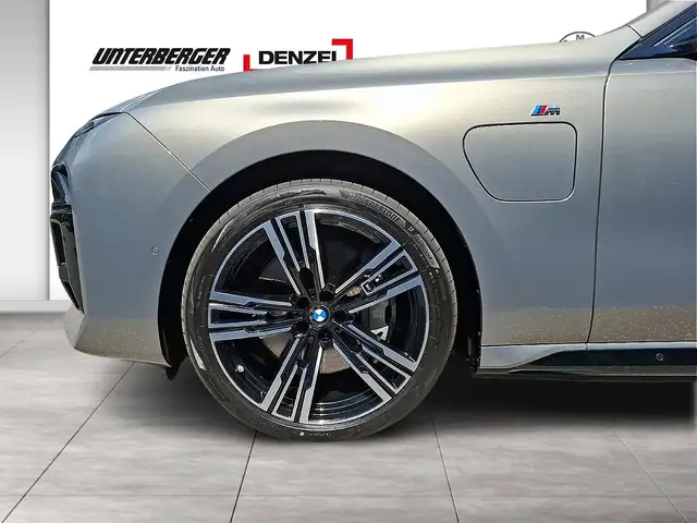 BMW 750 e xDrive (G70) Ansicht 4