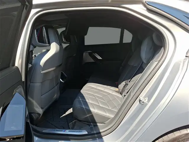 BMW 750 e xDrive (G70) Ansicht 15