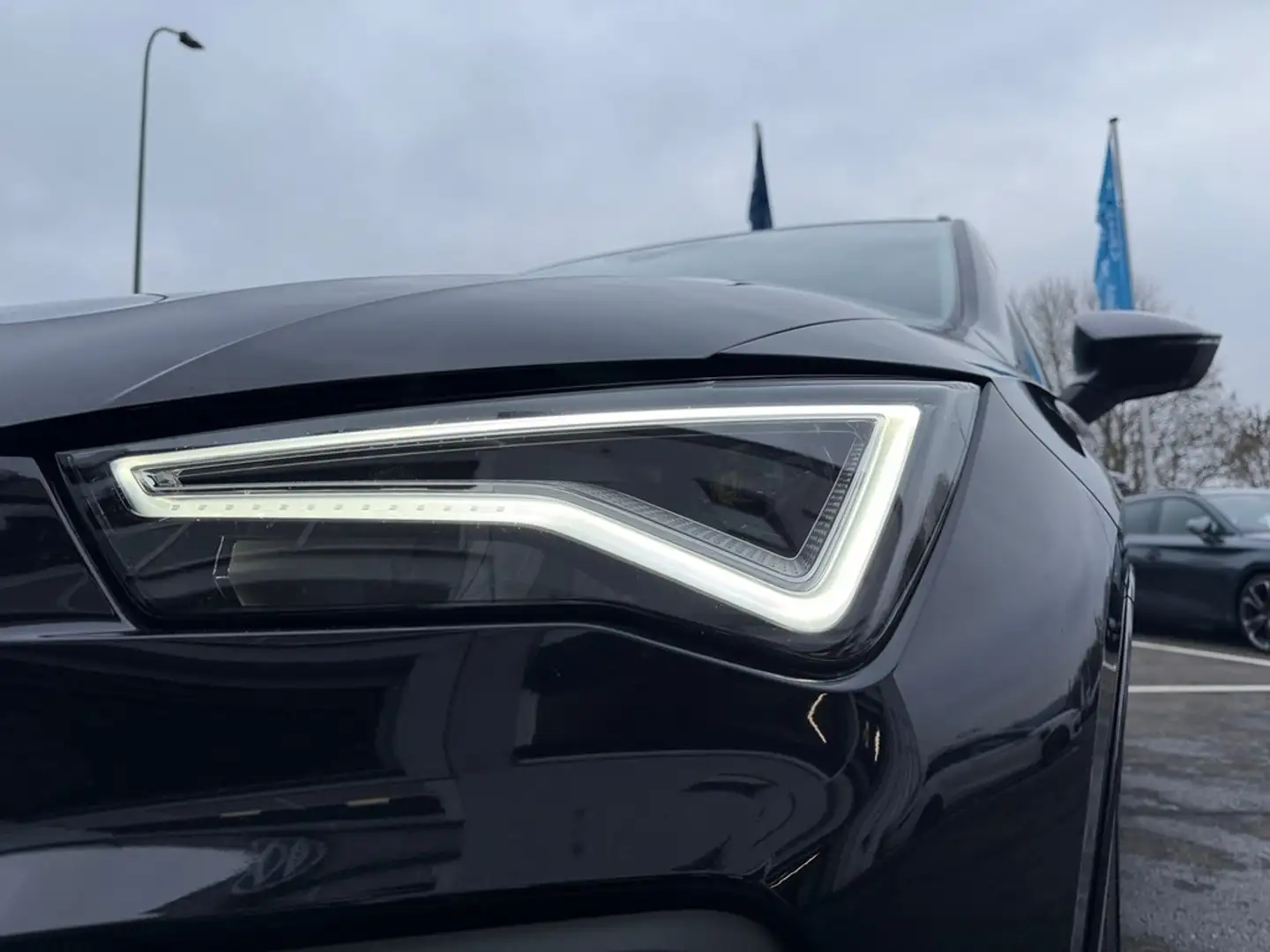 SEAT Ateca 2,0 TDI FR-Line DSG Schwarz - 2