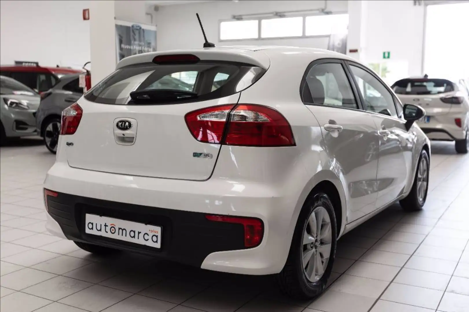 Kia Rio 5p 1.2 Cool eco Gpl Blanco - 2
