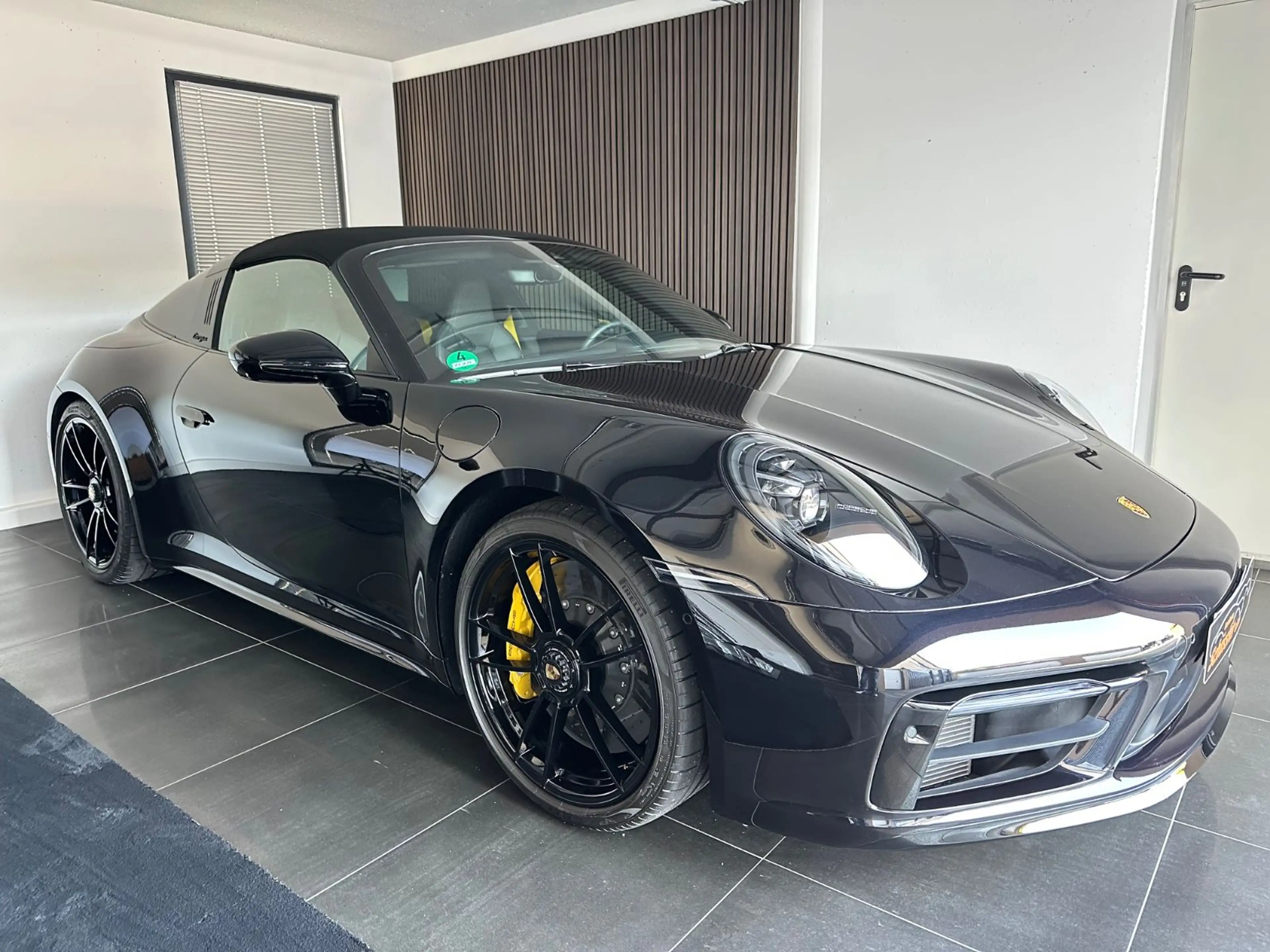 Porsche 992 .1 Targa GTS * Exclusive Manufaktur /2 TKM * — photo 2