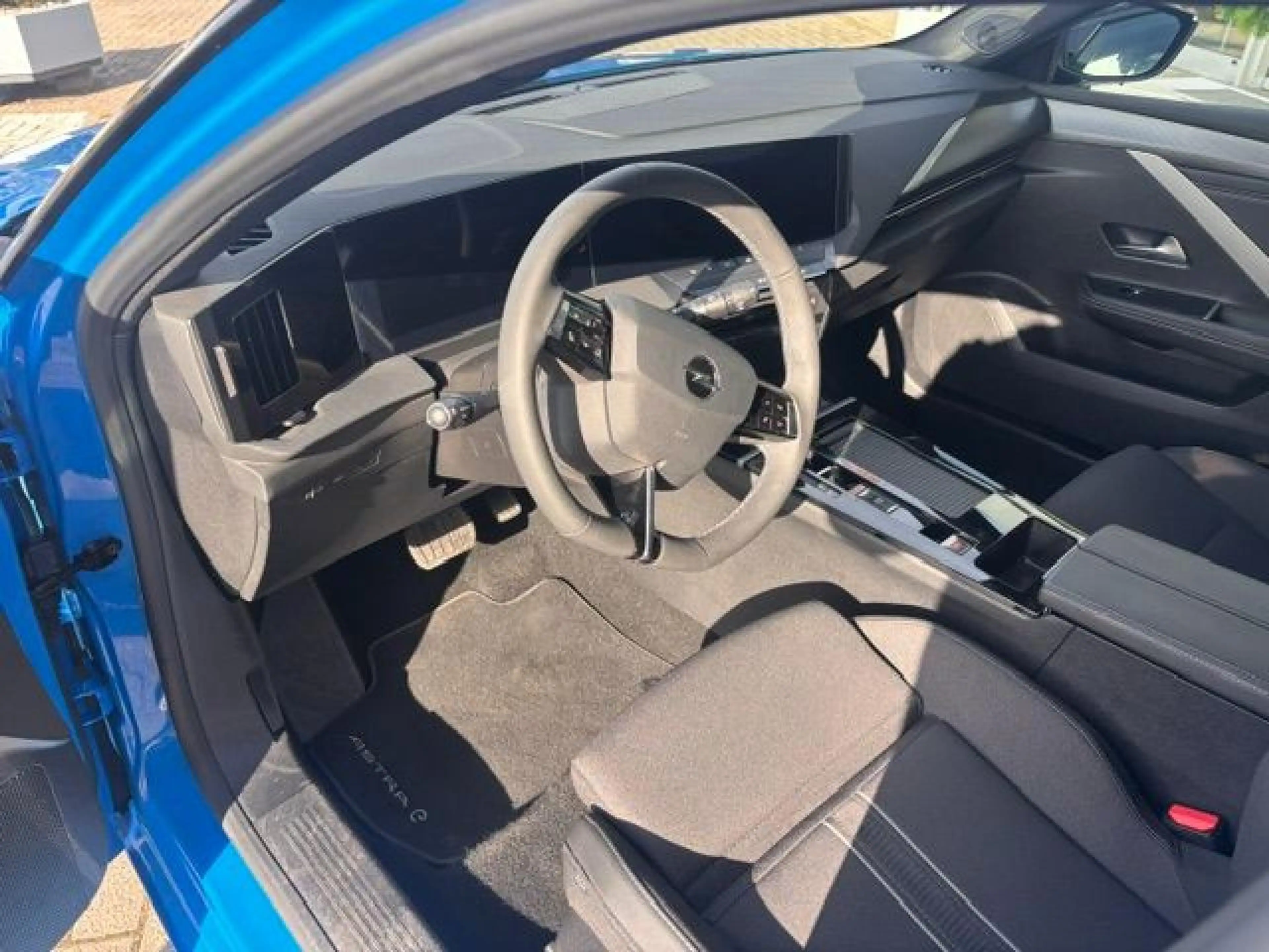 Opel Astra Electric GS — photo 6