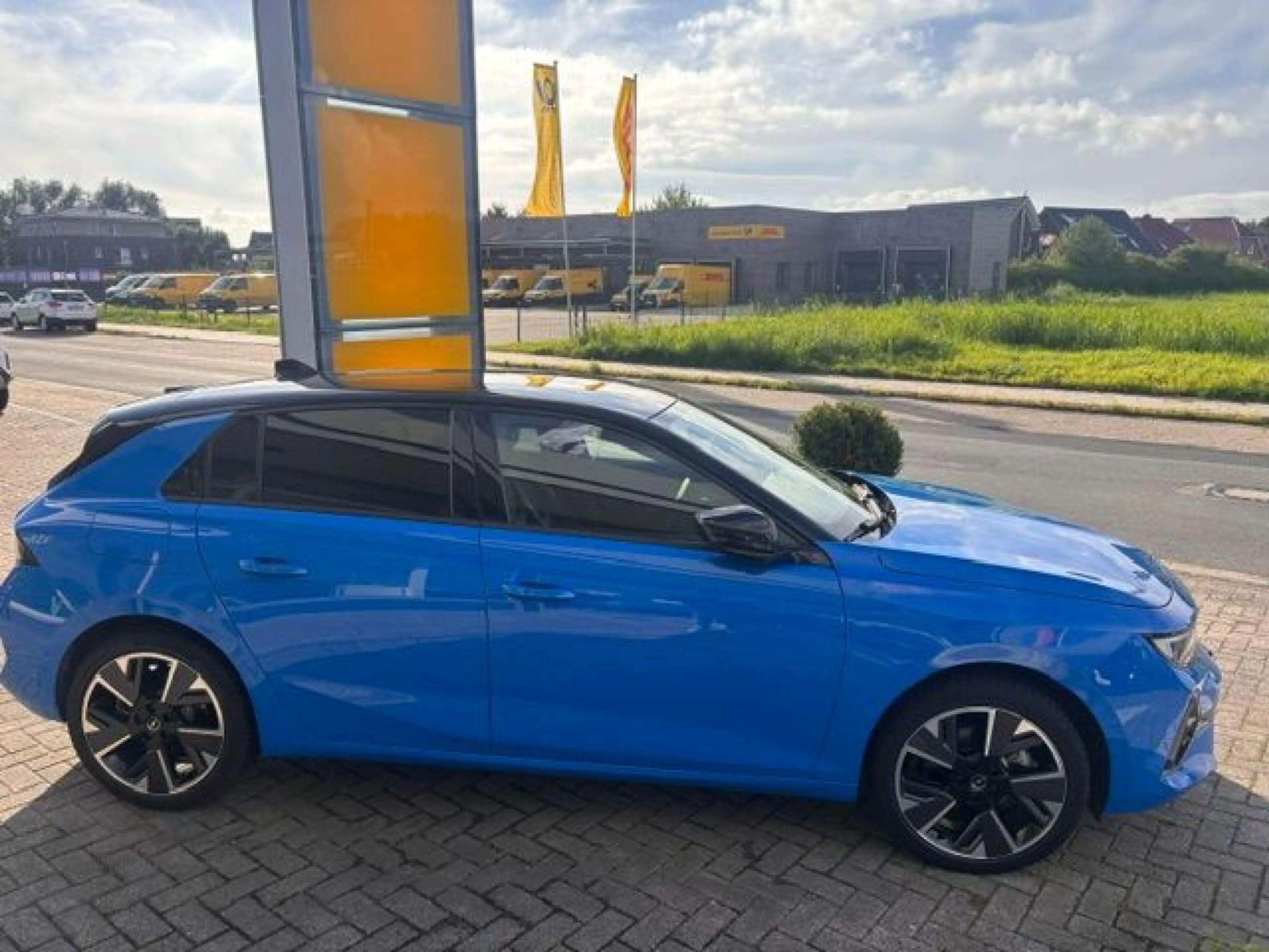 Opel Astra Electric GS — photo 3