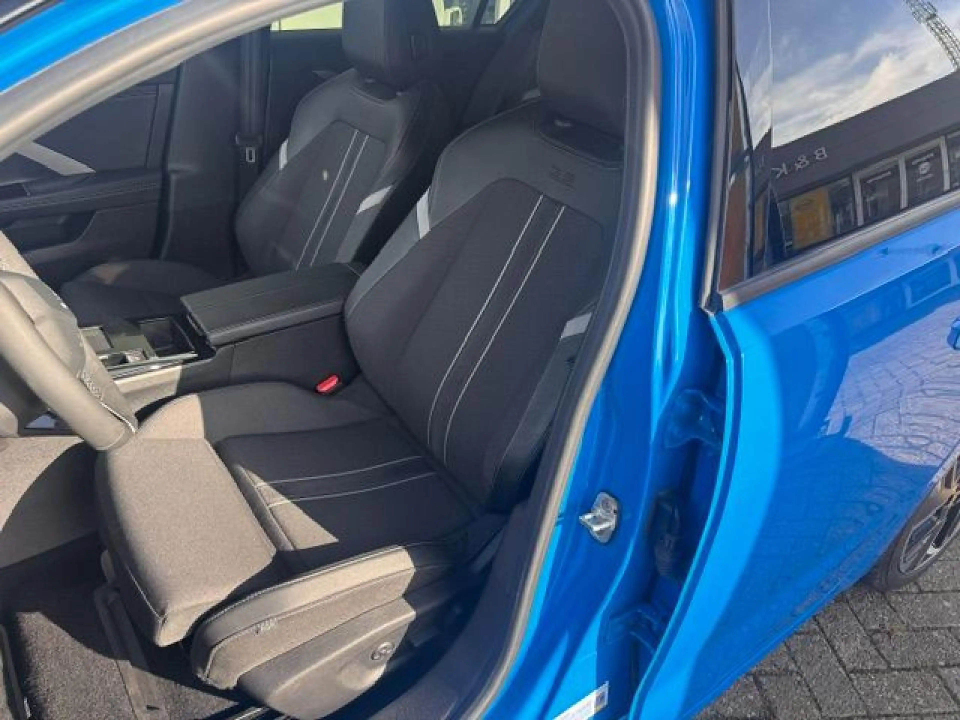 Opel Astra Electric GS — photo 5