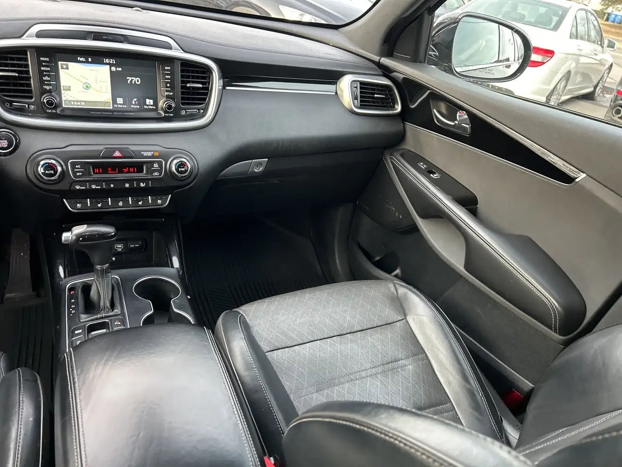 Kia Sorento снимка Kia Sorento
