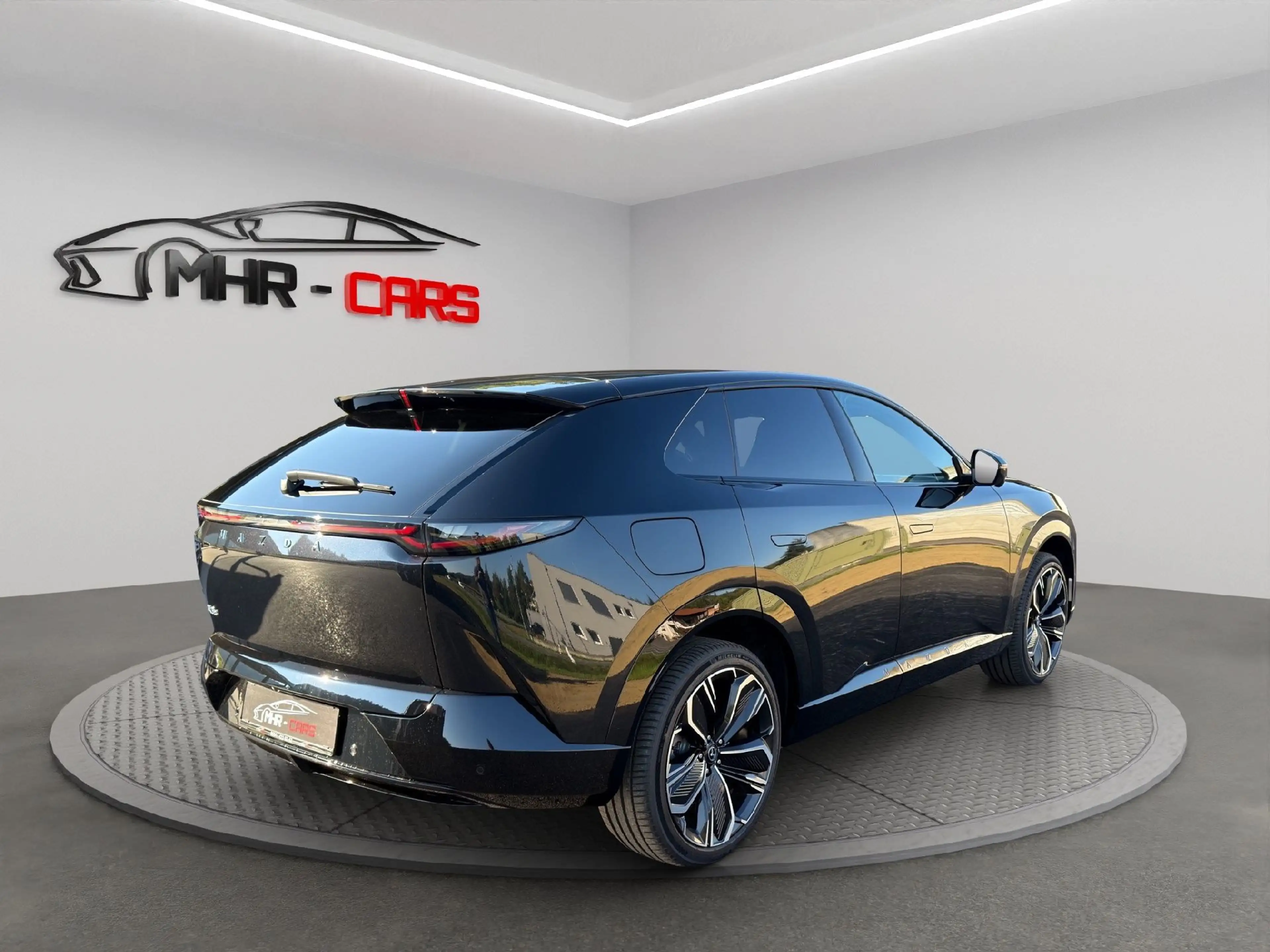 Mazda CX-6e EV Takumi — photo 5