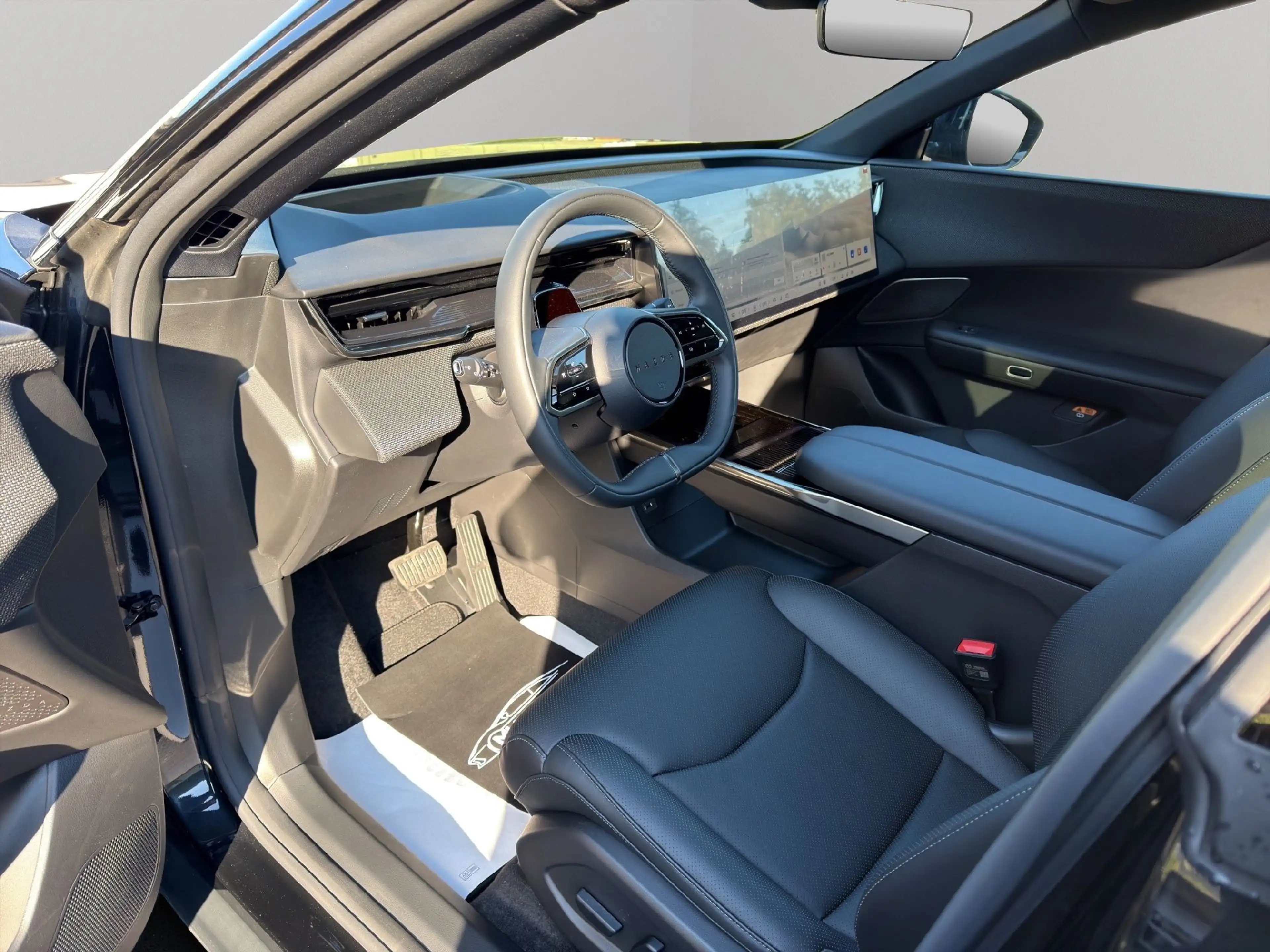 Mazda CX-6e EV Takumi — photo 10